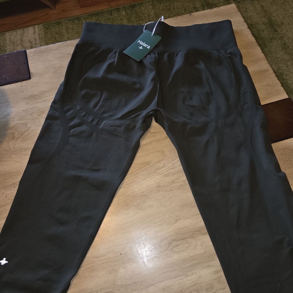 NWT - Halara XL sage green tummy control leggings (length 7/8).